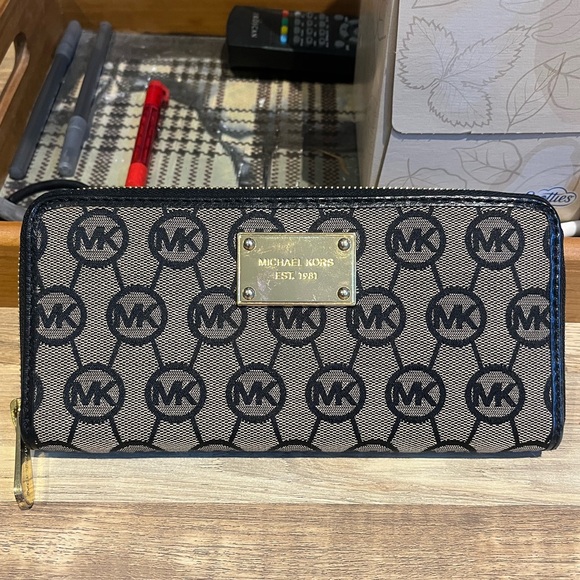 Michael Kors Handbags - Michael Kors Signature Logo Print Jet Set Long Zip Around Wallet